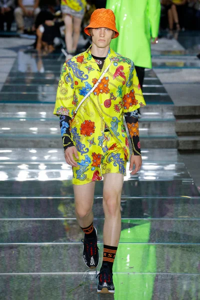 Look 40
